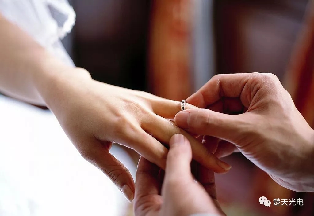 激光打標(biāo)才是情人節(jié)正確的打開(kāi)方式，像極了愛(ài)情……，